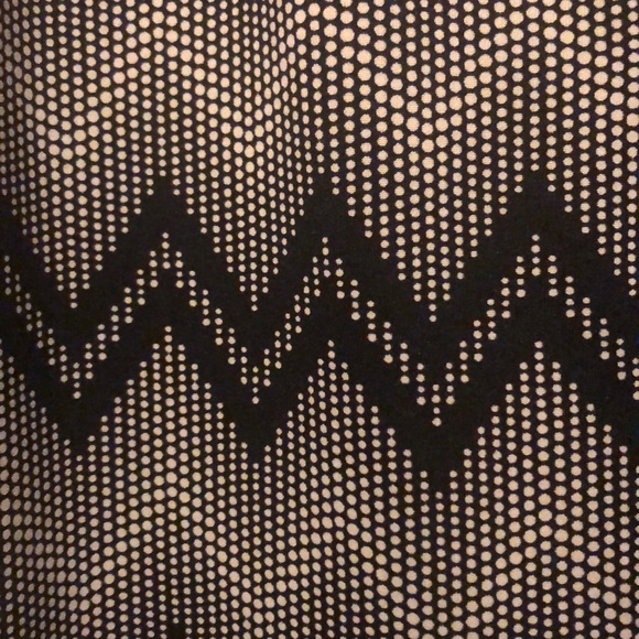 Ladies black and white XL blouse - Picture 3 of 4